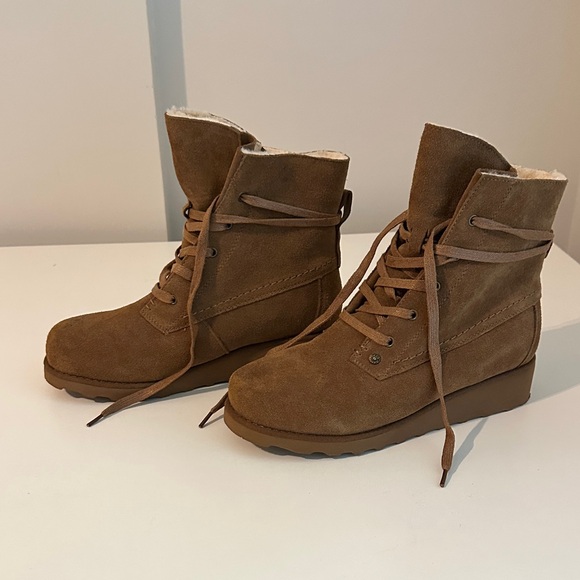 BearPaw Women's Brown Lace Up Boots - Picture 1 of 8